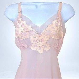 **5 for $50**VTG 60s NYLON FULL SLIP ICE PINK w/FUN WHITE FLORAL APPLIQUES SM